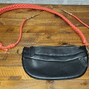 Crossbody / fanny pack